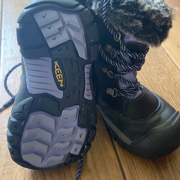 Keen size 11 youth winter boot - Picture 4 of 6